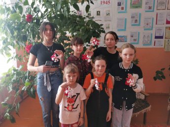 В клубе деревни Нены прошёл мастер класс "Мартиничка-весенняя куколка" по изготовлению оберега. 