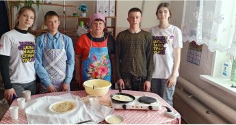В клубе 15.03.2024. д. Жмурова прошёл мастер-класс ,, Солнечный блин" под руководством волонтёров, участники самостоятельно приготовили тесто и испекли блинчики и про дегустировали свои шедевры.