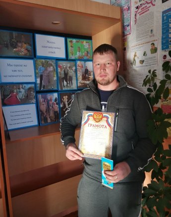 В клубе деревни Нены прошла выставка "Жизнь замечательных семей"