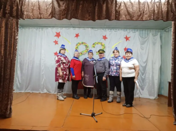 23 февраля отмечают мужчины и конечно же наши милые, хрупкие женщины. В клубе д. Жмурова прошёл вечер отдыха "Защитницы тыла"  наши женщины с золотыми руками и добрыми  сердцами, пели песни и частушки!