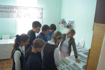 Выставка "История Лоховского поселения в документах"