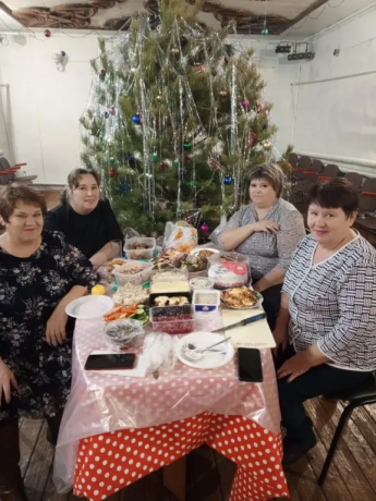 В клубе д. Жмурова прошли посиделки "Не новый, а старый" совместно с коллективом "Реченька"